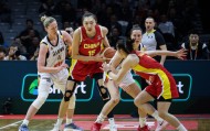 乐鱼体育官网-宫鲁鸣变阵失败！韩旭李月汝组首发双塔仅20中5 被打爆成败因